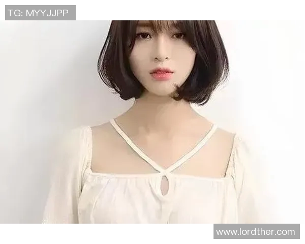 短发发型的足球明星女性展现个性与力量的完美结合