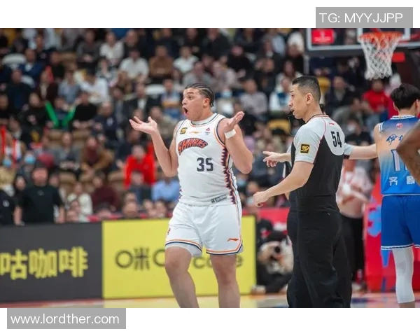 上海篮球队近期状态全面对比分析及未来发展趋势探讨