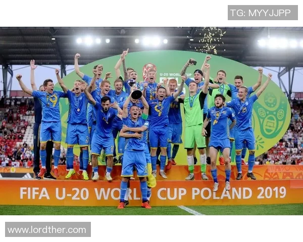 上海足球队以60分稳居世界杯积分榜首位争夺冠军希望再添动力