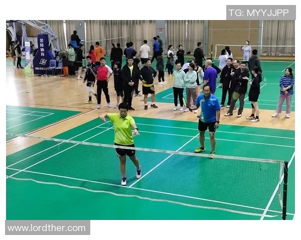 广州羽毛球队在奥运会中的团队协作展现出卓越精神与默契配合